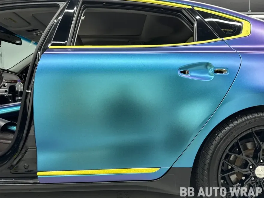 Kia K7 YGのカーラッピング事例|費用目安・仕上がり 施工写真 1-2