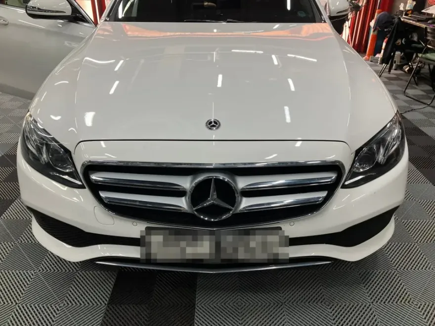 Mercedes-Benz Eクラス W213 ドラレコ取付事例|費用目安・仕上がり 施工写真 1-1