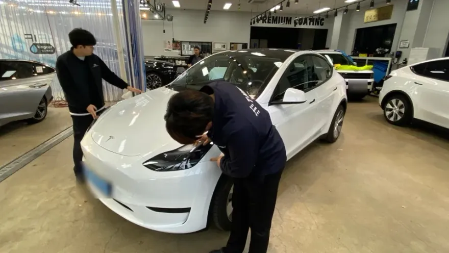Tesla Model Yのガラスコーティング事例|費用目安・仕上がり 施工写真 2-2