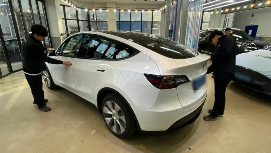 Tesla Model Yのガラスコーティング事例|費用目安・仕上がり 施工写真 3-3