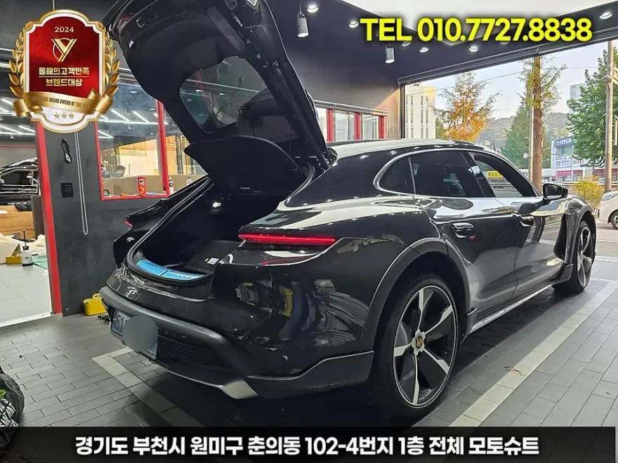 Porsche Taycanのドライブレコーダー取付事例 施工写真 2-2