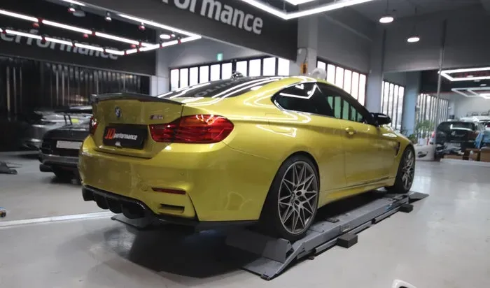 BMW M4 F82のカーラッピング事例|サテンブラックの仕上がり 施工写真 3-1