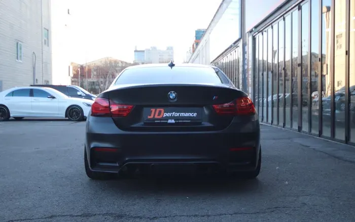 BMW M4 F82のカーラッピング事例|サテンブラックの仕上がり 施工写真 3-2