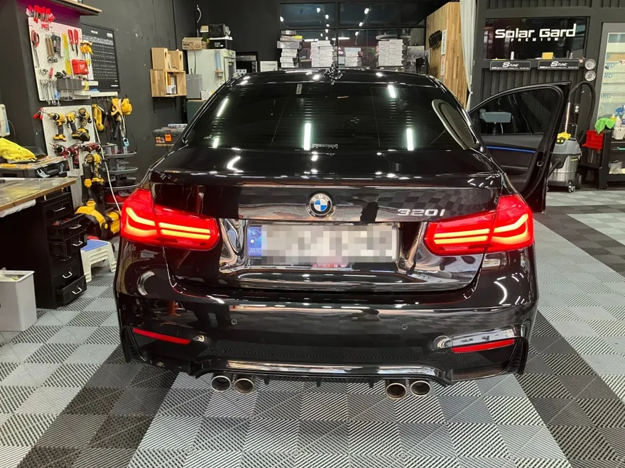 BMW 3 Series F30 ドラレコ取付事例|費用目安・仕上がり 施工写真 1-1