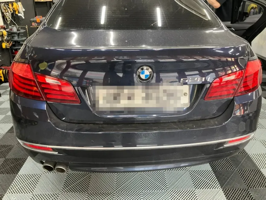 BMW 5 Series F10 ドラレコ取付事例|費用目安・仕上がり 施工写真 2-1