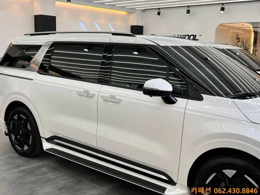 Kia Carnival KA4のカーラッピング事例|費用目安・仕上がり 施工写真 2-2