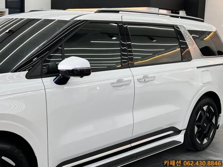 Kia Carnival KA4のカーラッピング事例|費用目安・仕上がり 施工写真 4-2