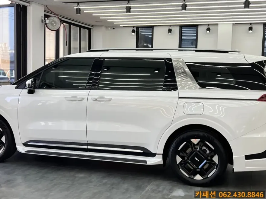 Kia Carnival KA4のカーラッピング事例|費用目安・仕上がり 施工写真 1-3