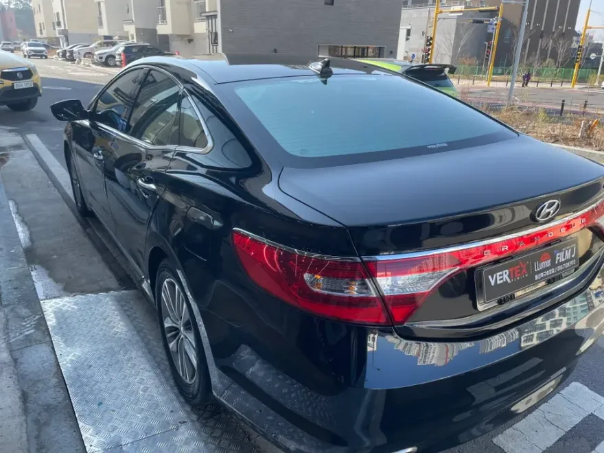 Hyundai Grandeur HGのカーフィルム施工事例 施工写真 1-3