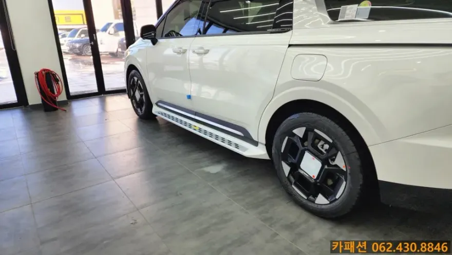 Kia Carnival KA4のドラレコ取付事例｜費用目安・仕上がり 施工写真 3-1