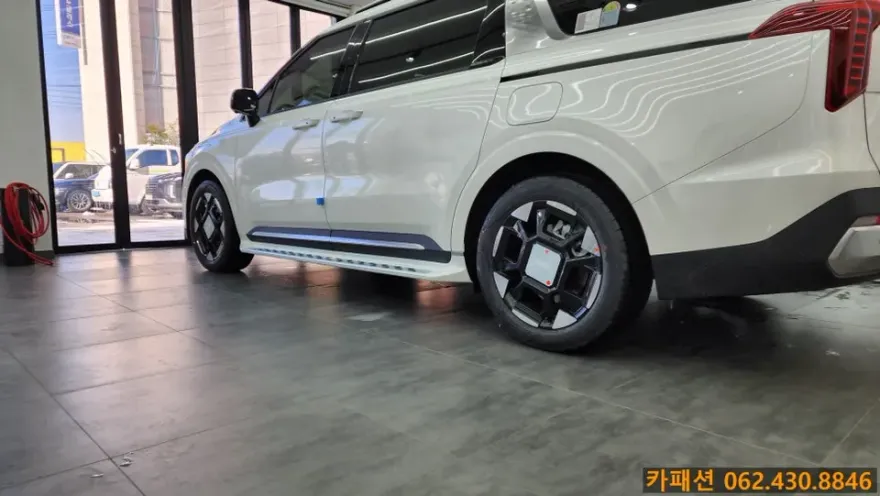 Kia Carnival KA4のドラレコ取付事例｜費用目安・仕上がり 施工写真 1-2