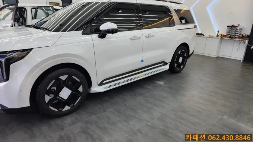 Kia Carnival KA4のドラレコ取付事例｜費用目安・仕上がり 施工写真 1-3