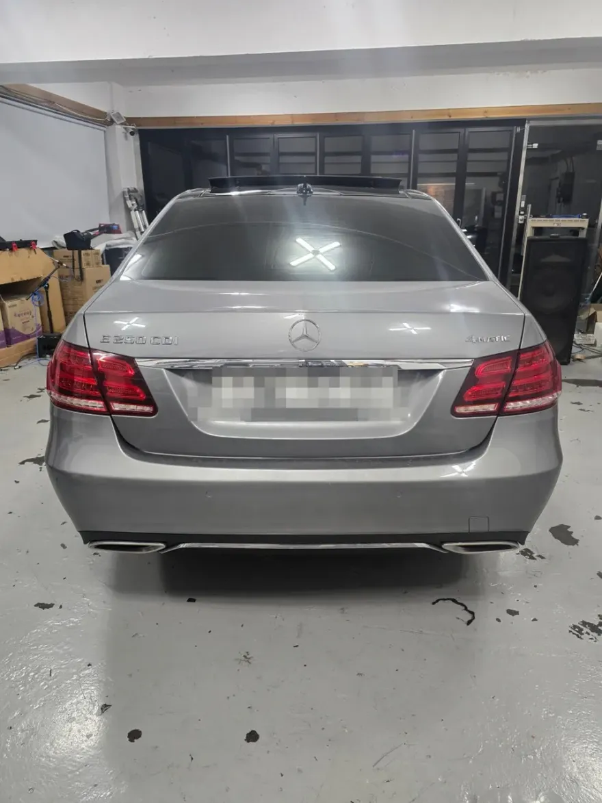 Mercedes-Benz E-ClassのAndroid Auto・CarPlay取付事例 施工写真 2-1