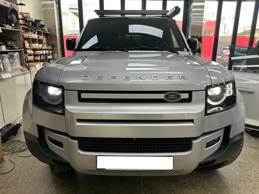 Land Rover Defender lighting upgrade installation result