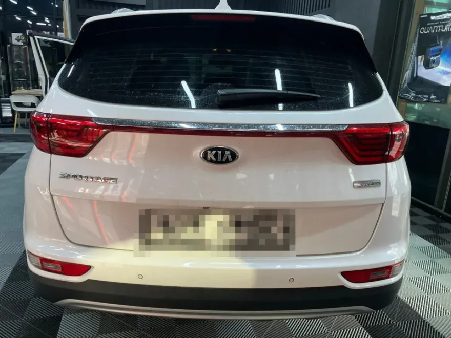 Kia Sportageのドラレコ取付事例|費用目安・仕上がり 施工写真 2-1