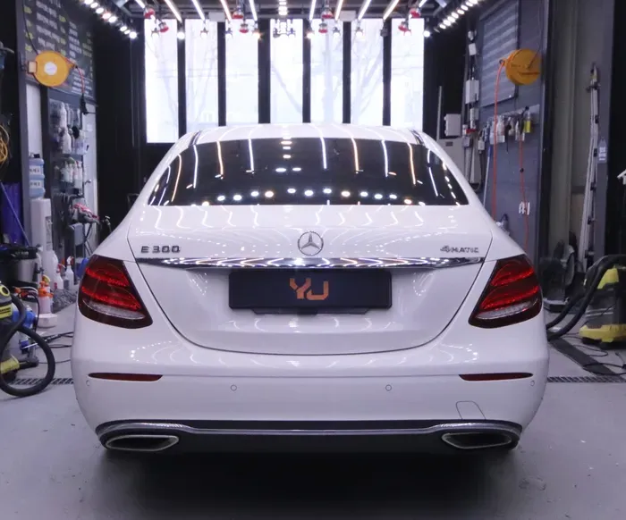 Mercedes-Benz Eクラス W213のガラスコーティング事例|費用目安・仕上がり 施工写真 2-1