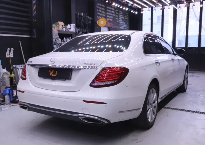 Mercedes-Benz Eクラス W213のガラスコーティング事例|費用目安・仕上がり 施工写真 3-1