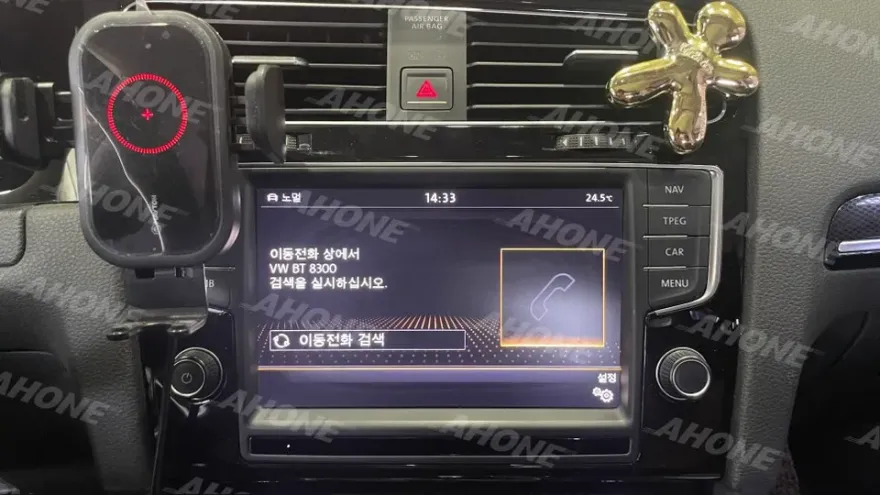 Volkswagen GolfのAndroid Auto・CarPlay取付事例 施工写真 3-2