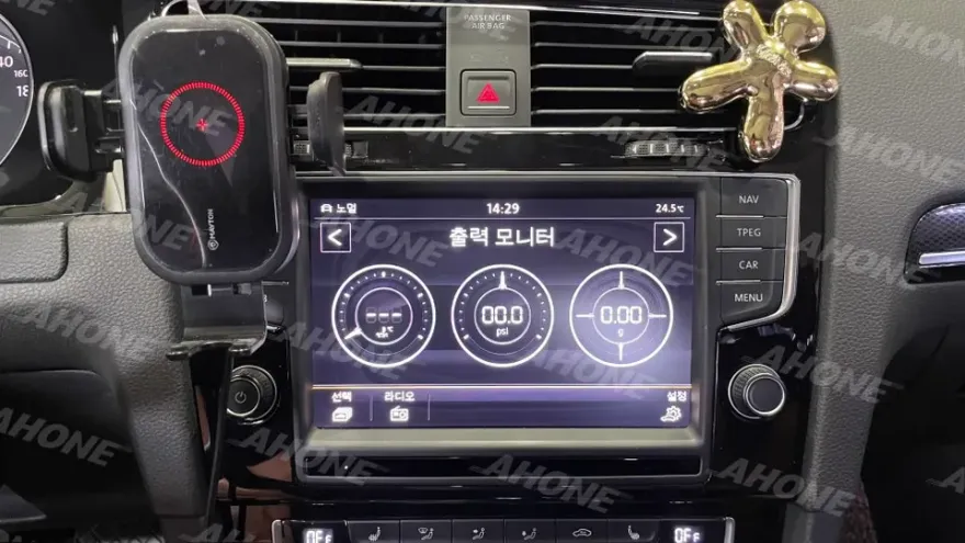 Volkswagen GolfのAndroid Auto・CarPlay取付事例 施工写真 1-3