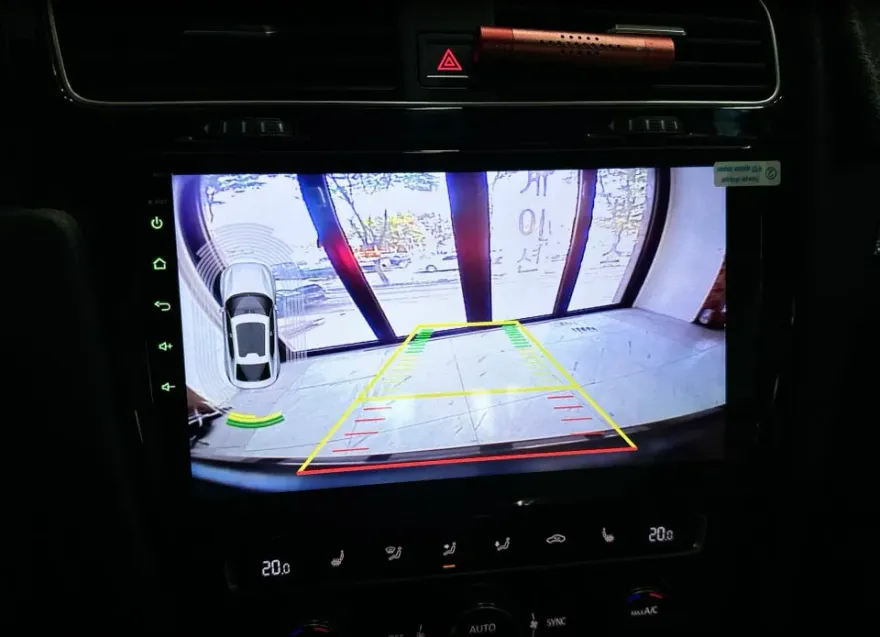 Volkswagen GolfのAndroid Auto・CarPlay取付事例 施工写真 3-2