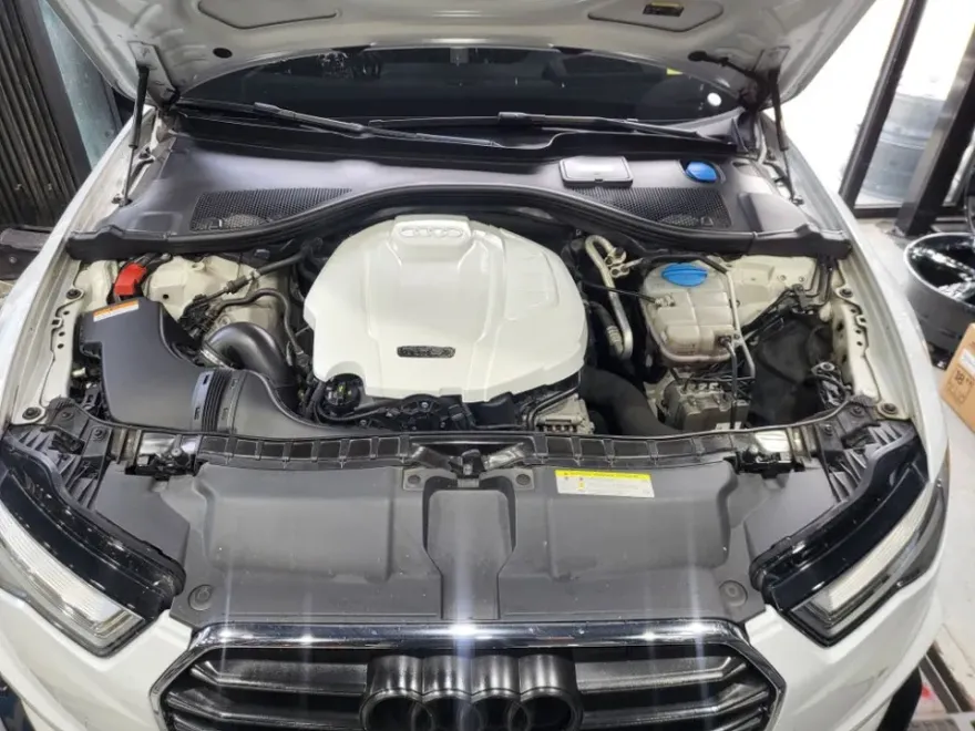 Audi A6のガラスコーティング事例｜費用目安・仕上がり 施工写真 2-1