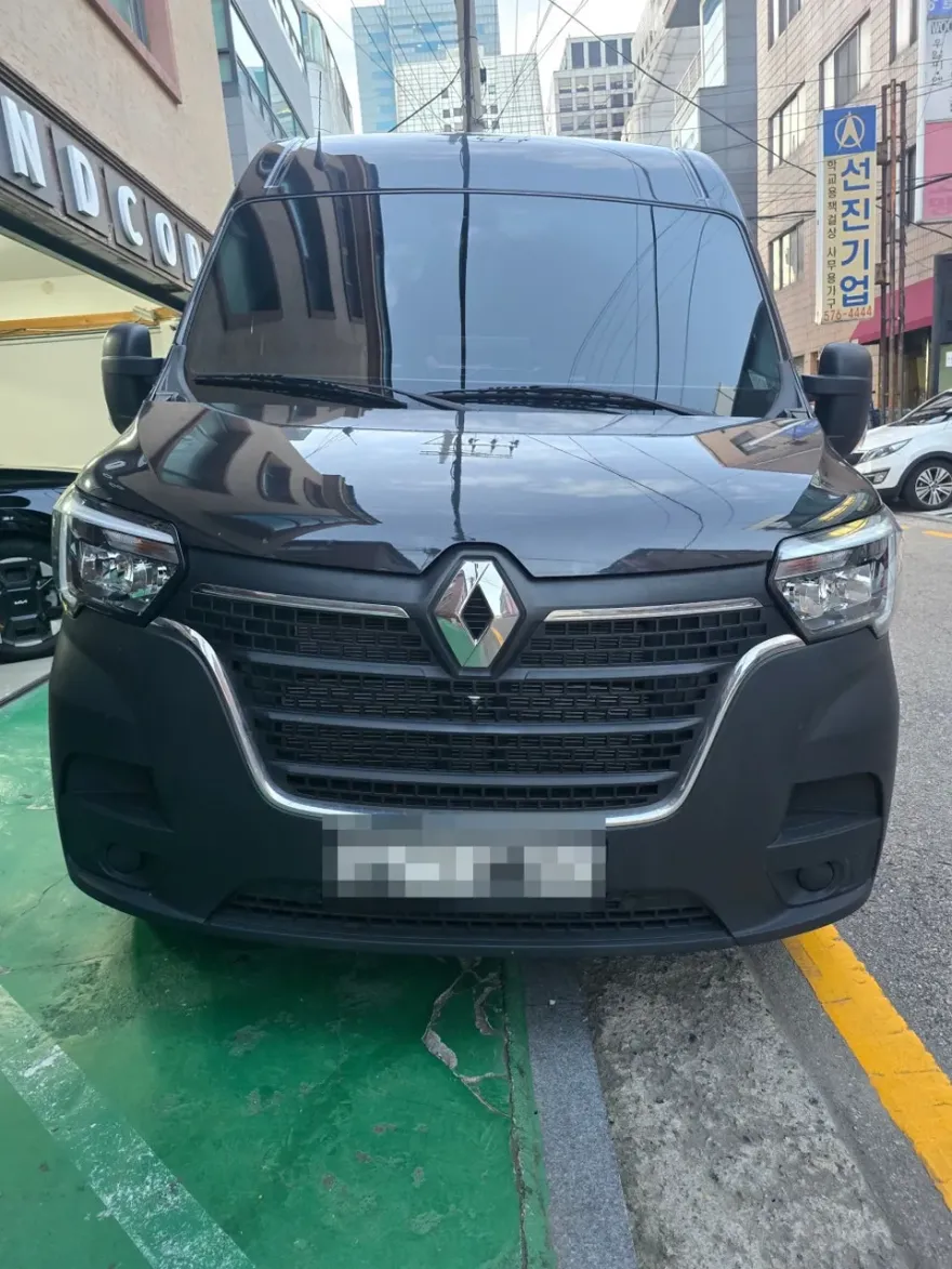 Renault Master surround view camera installation result