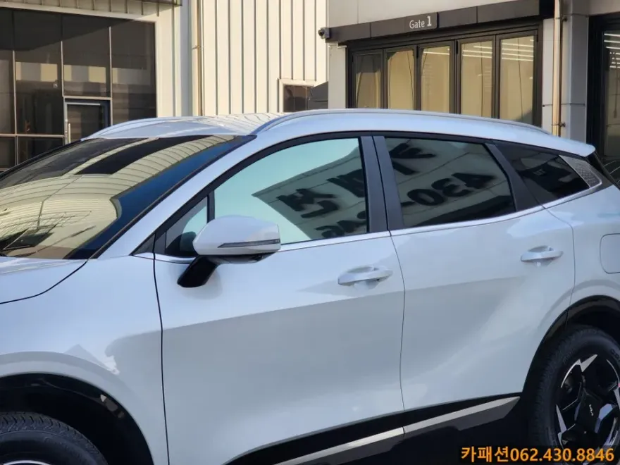 Kia Sportage NQ5のカーフィルム施工事例|断熱・スモーク 施工写真 2-2