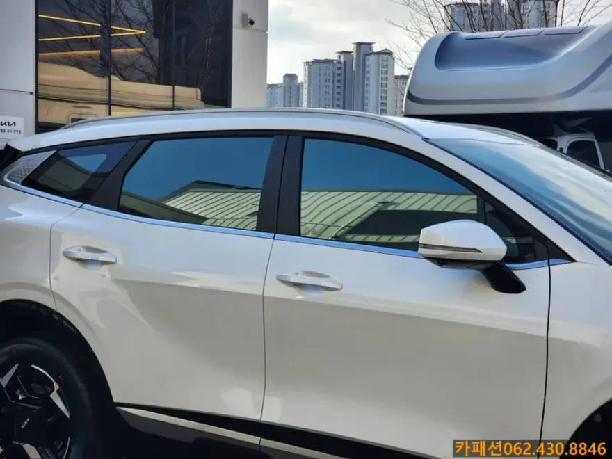 Kia Sportage NQ5のカーフィルム施工事例|断熱・スモーク 施工写真 3-2