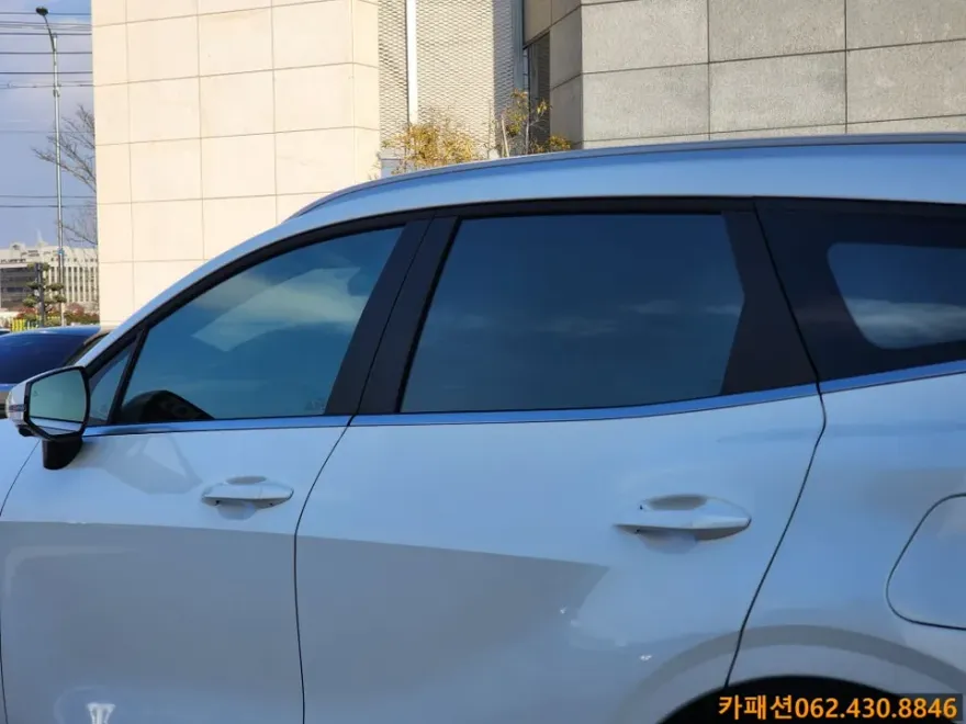 Kia Sportage NQ5のカーフィルム施工事例|断熱・スモーク 施工写真 2-3