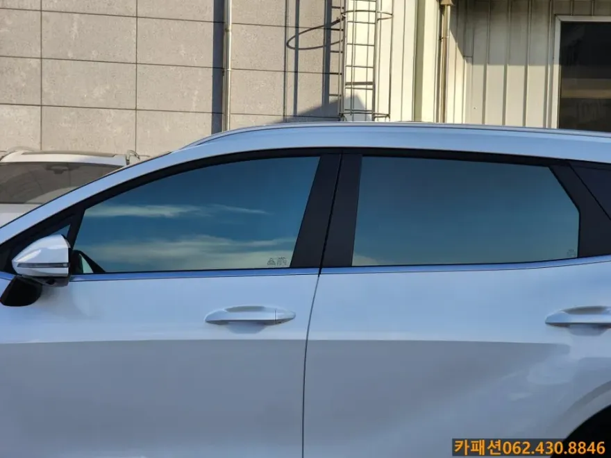 Kia Sportage NQ5のカーフィルム施工事例|断熱・スモーク 施工写真 3-3