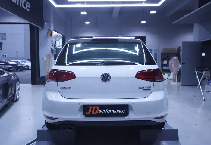 Volkswagen Golf 7th Genのカーラッピング事例|ナ尔多グレー 施工写真 2-1