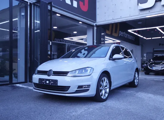 Volkswagen Golf 7th Genのカーラッピング事例|ナ尔多グレー 施工写真 1-2