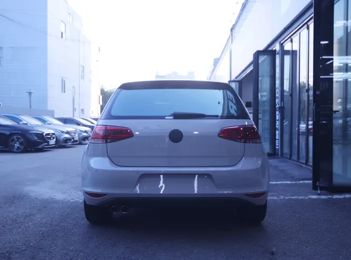 Volkswagen Golf 7th Genのカーラッピング事例|ナ尔多グレー 施工写真 2-2