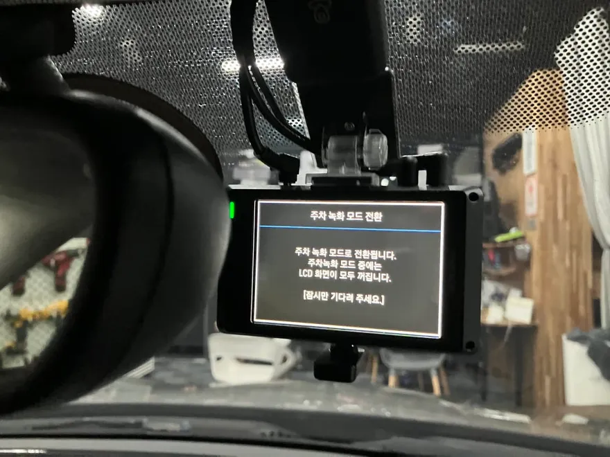 MINI Clubmanのドラレコ取付事例|費用目安・仕上がり 施工写真 2-3