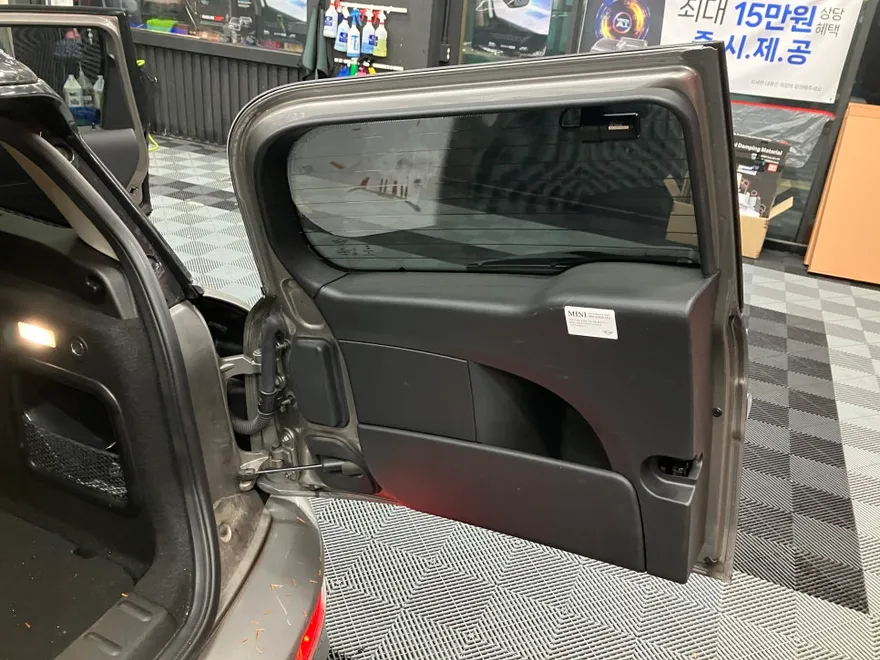 MINI Clubmanのドラレコ取付事例|費用目安・仕上がり 施工写真 3-3