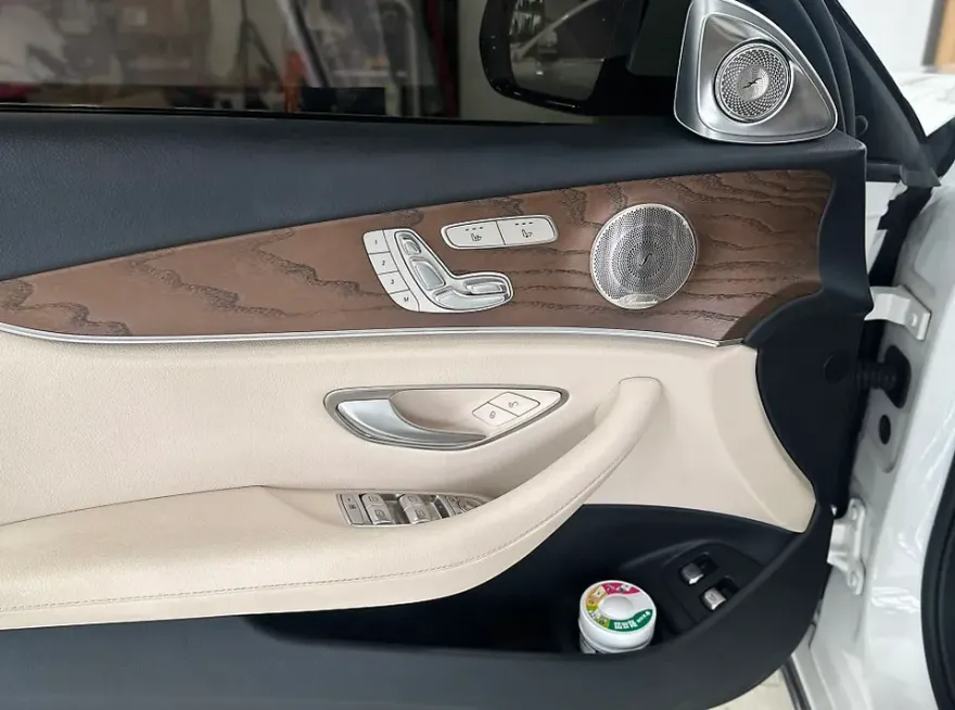 Mercedes-Benz E-Class W213のカーラッピング事例|費用目安・仕上がり 施工写真 2-1