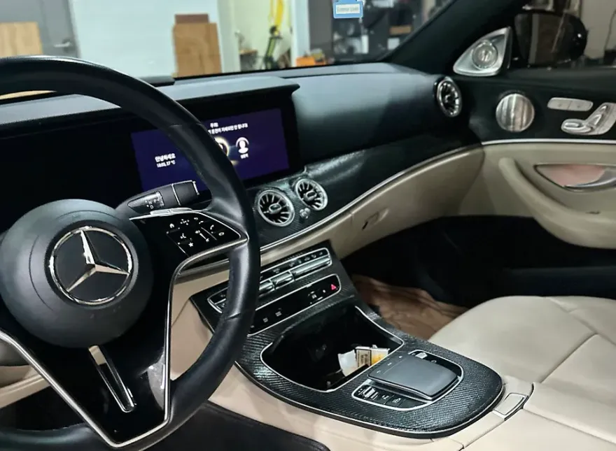 Mercedes-Benz E-Class W213のカーラッピング事例|費用目安・仕上がり 施工写真 3-1