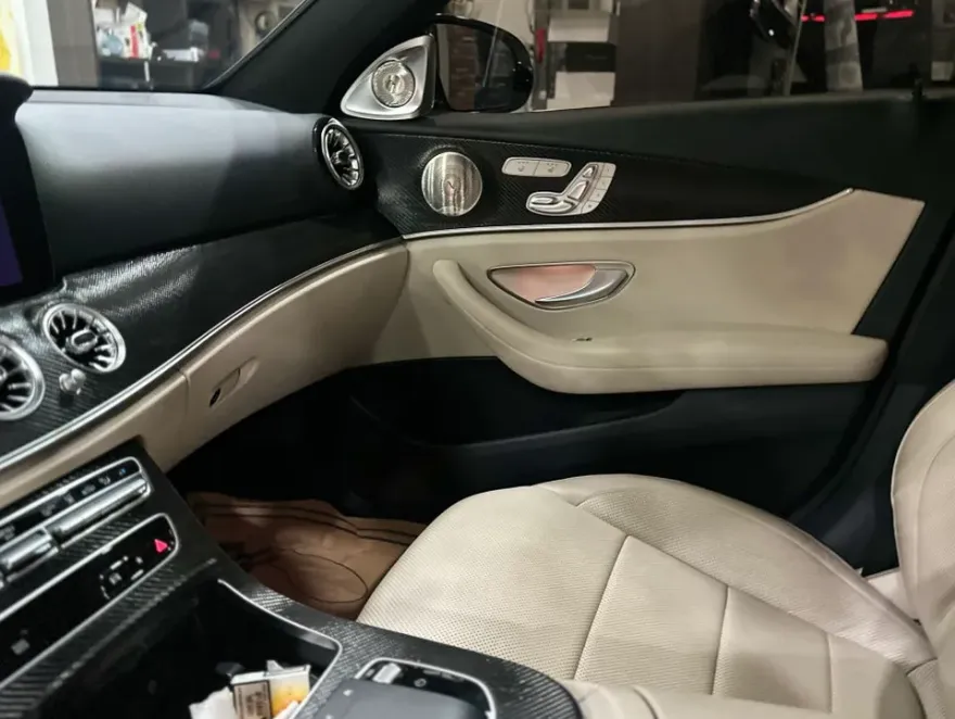 Mercedes-Benz E-Class W213のカーラッピング事例|費用目安・仕上がり 施工写真 1-2