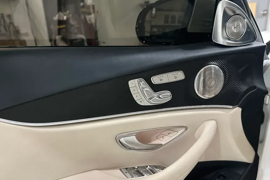 Mercedes-Benz E-Class W213のカーラッピング事例|費用目安・仕上がり 施工写真 2-3