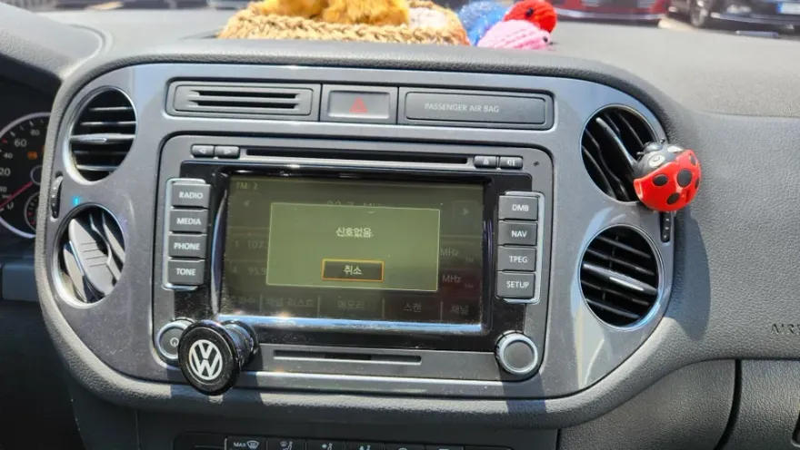Volkswagen Tiguan dash cam - Volkswagen Tiguan Dash Cam Installation Review photo 3