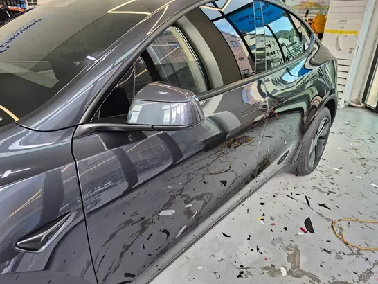 Tesla Model YのPPF施工事例｜費用目安と仕上がり 施工写真 2-1