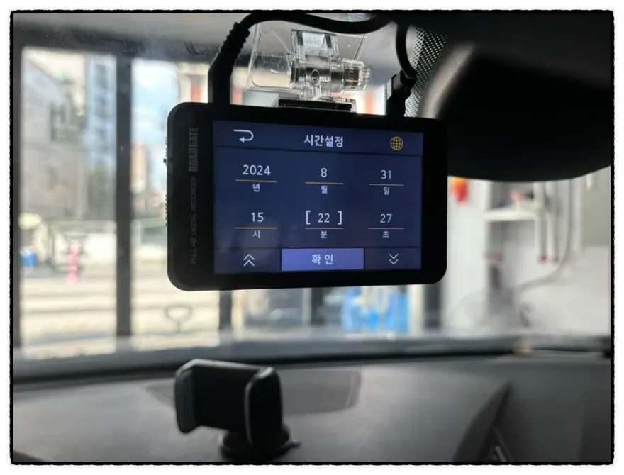 Hyundai Grandeur HGのドライブレコーダー取付事例 施工写真 3-2