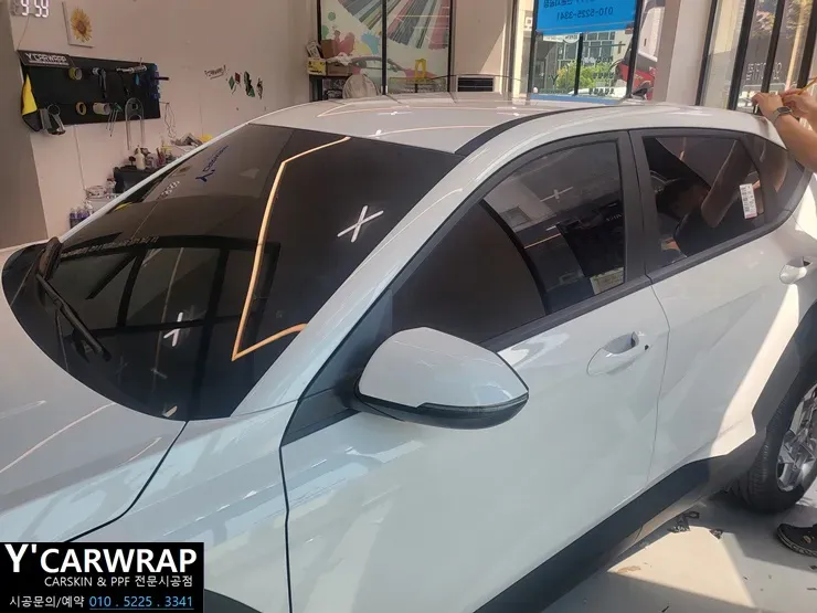 Hyundai Konaのカーラッピング事例|費用目安・仕上がり 施工写真 3-1