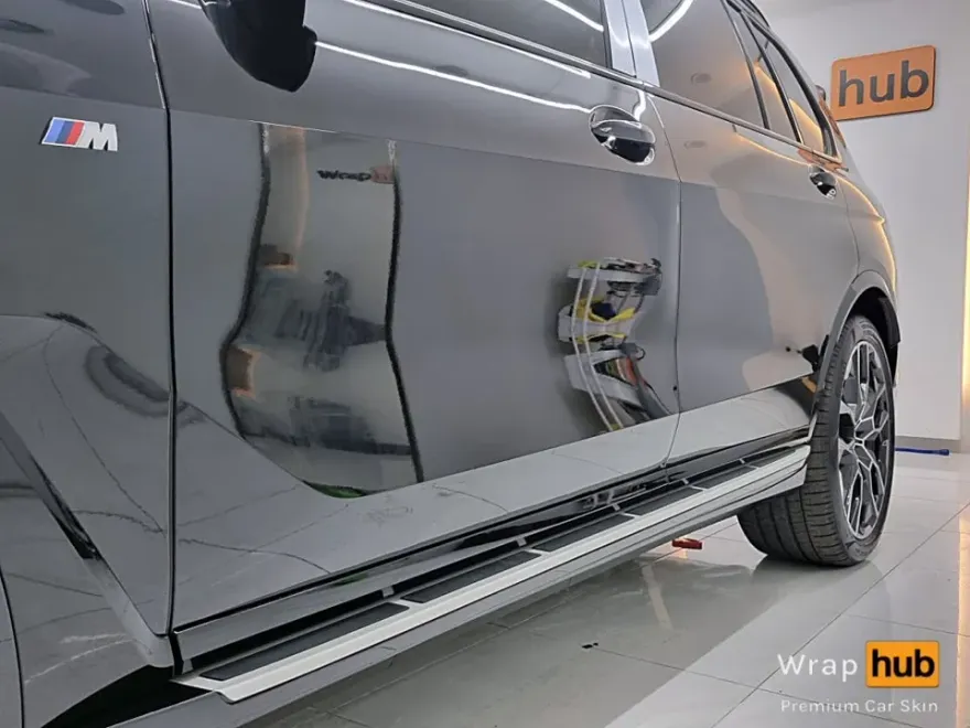 BMW X7のカーラッピング事例|クロームをブラック化 施工写真 1-2