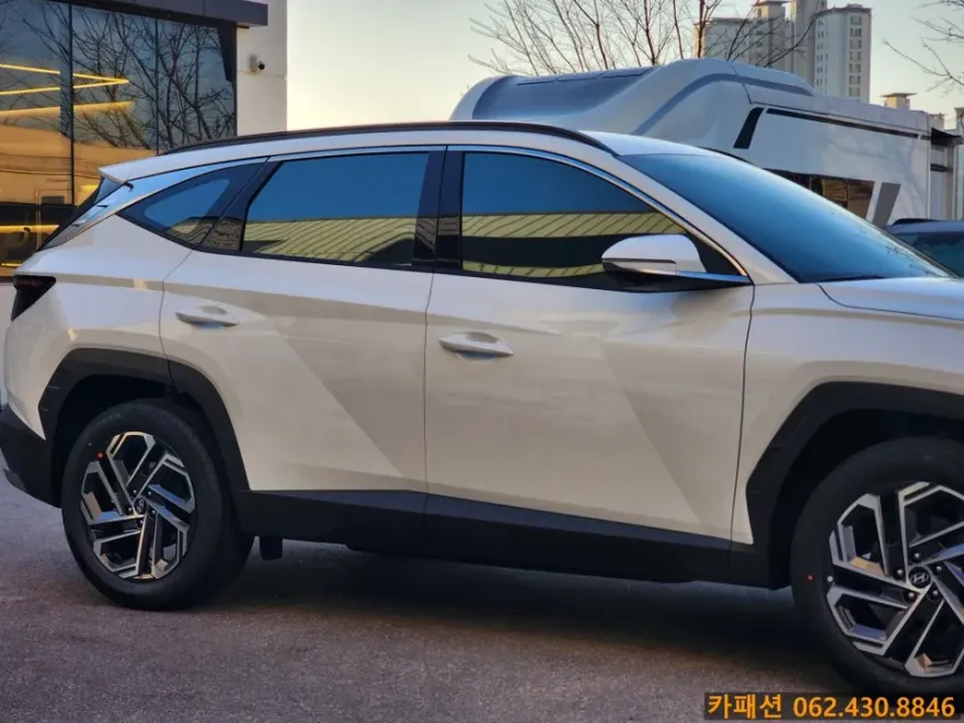 Hyundai Tucson NX4のカーフィルム施工事例|費用目安・仕上がり 施工写真 1-3