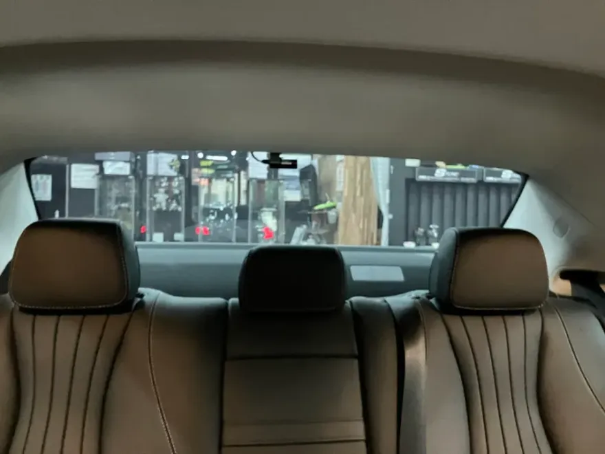 Mercedes-Benz Eクラス W213 ドラレコ取付事例|費用目安・仕上がり 施工写真 2-3