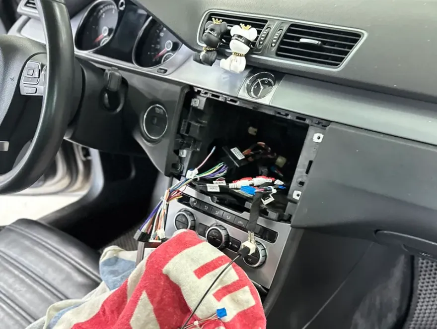 Volkswagen CCのAndroid Auto・CarPlay取付事例 施工写真 2-2