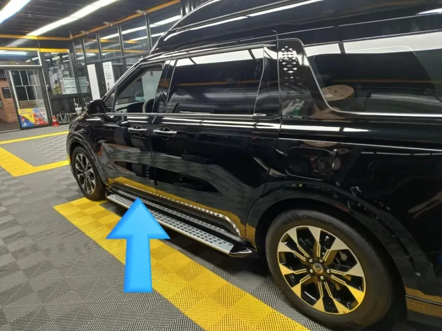 Kia Carnival KA4のカーラッピング事例|クローム除去でオールブラック化 施工写真 1-3