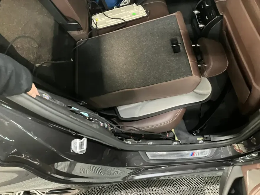 BMW 5 Series G30 ドラレコ取付事例|費用目安・仕上がり 施工写真 2-2