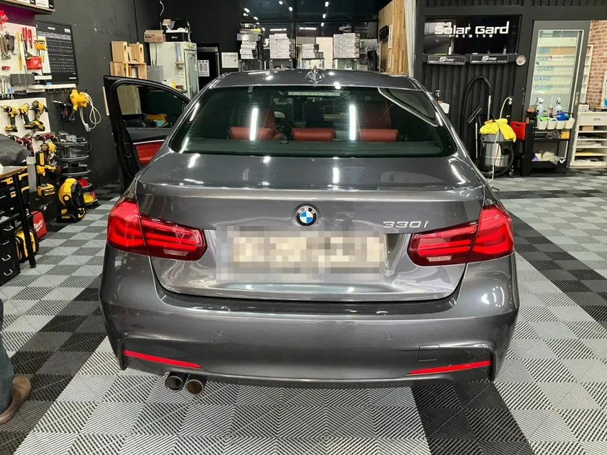 BMW 3 Series F30 ドラレコ取付事例|韓国実施工 施工写真 2-1